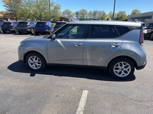 Used 2024 Kia Soul LX w/ Option Group 015 FWD image 6