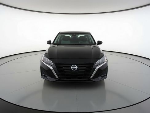 Used 2025 Nissan Altima 2.5 SV image 2