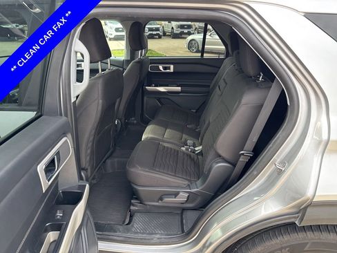 Used 2021 Ford Explorer XLT image 3