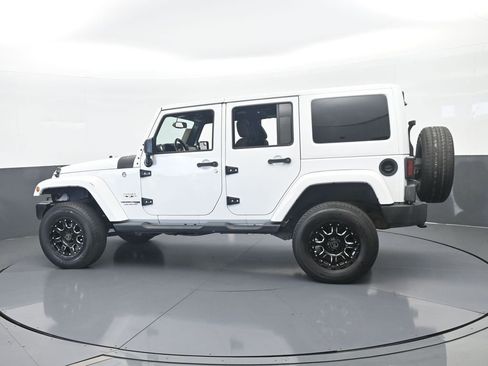Used 2018 Jeep Wrangler Unlimited Sahara w/ Connectivity Group image 3