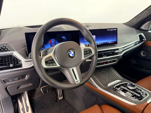 Certified 2025 BMW X7 M60i AWD/4WD image 4