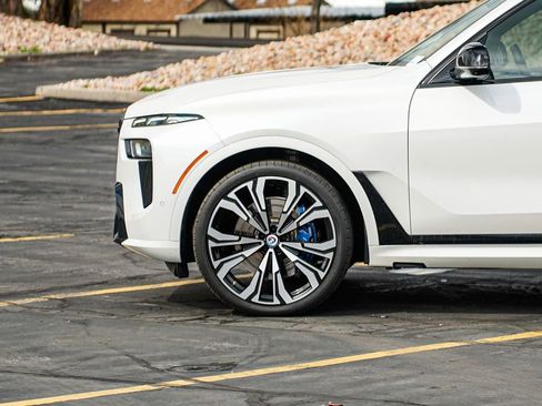 Used 2023 BMW X7 M60i w/ Executive Package image 8