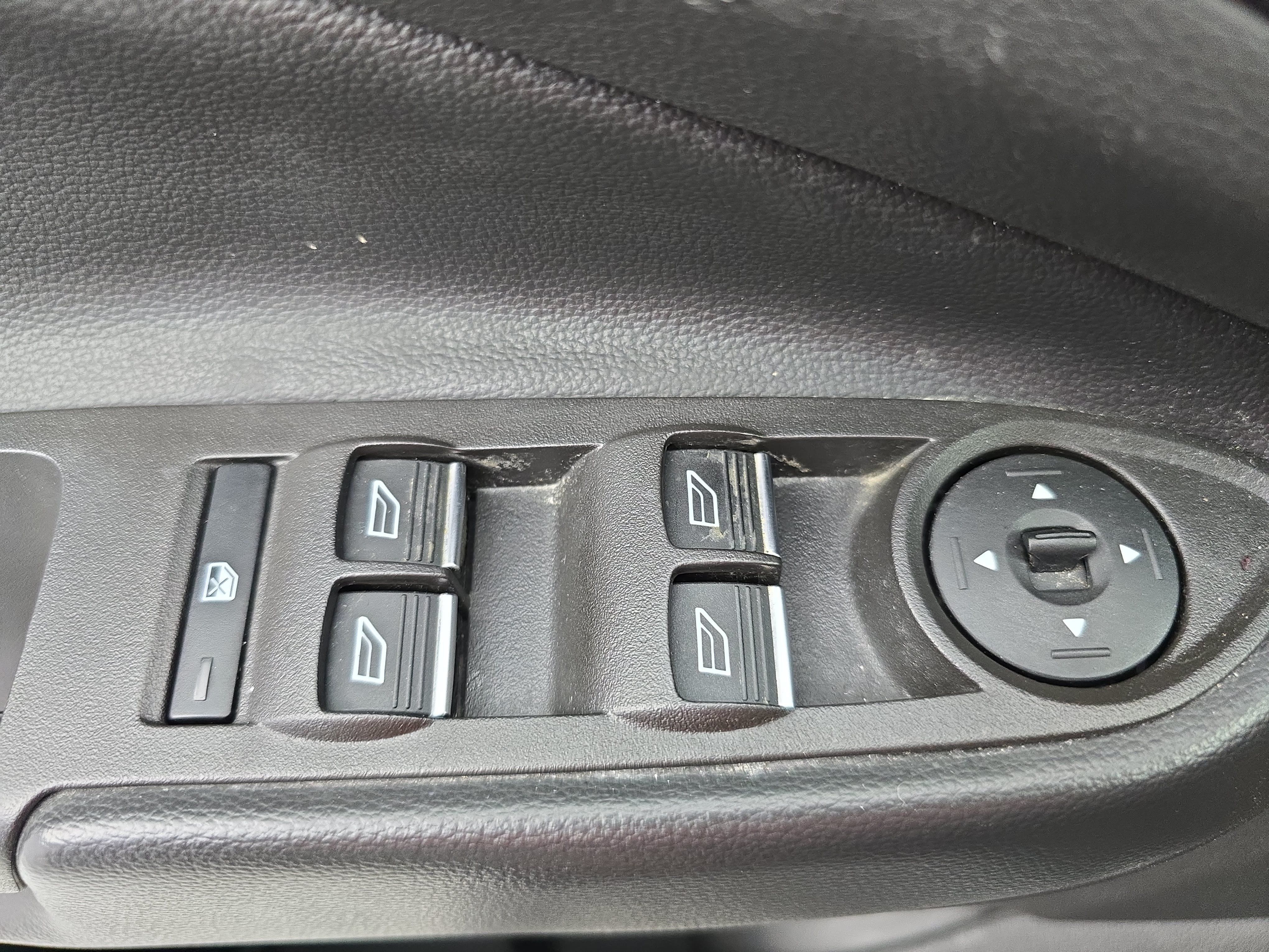 Used 2019 Ford Escape SE FWD image 26