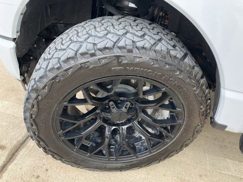 Used 2025 Ford F150 Lightning Lariat image 29