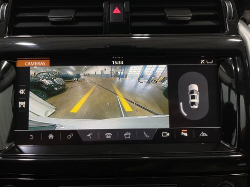Used 2018 Land Rover Discovery HSE AWD/4WD image 11