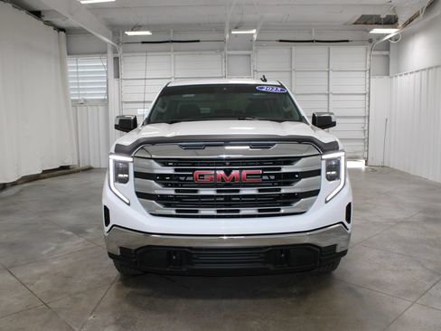 Used 2025 GMC Sierra 1500 SLE AWD/4WD image 3