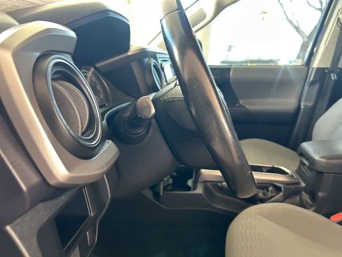 Used 2017 Toyota Tacoma 2WD Double Cab image 36