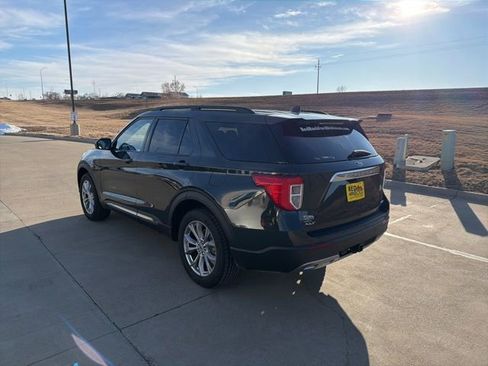 Used 2023 Ford Explorer XLT w/ Equipment Group 202A image 5