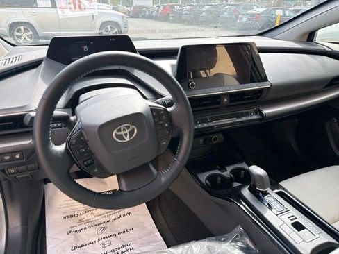 Used 2024 Toyota Prius XLE FWD image 18