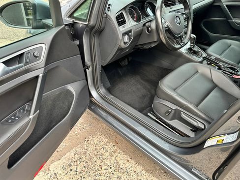 Used 2017 Volkswagen Golf S FWD image 9