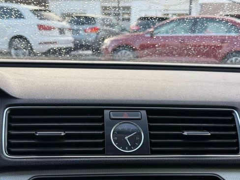 Used 2017 Volkswagen Passat 1.8T SE image 36