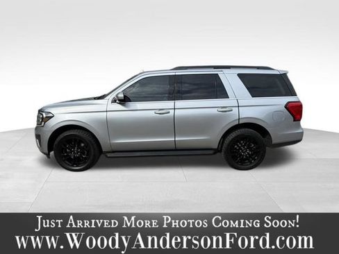 Used 2024 Ford Expedition XLT RWD image 3