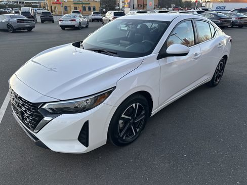 Used 2025 Nissan Sentra SV image 4