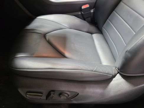 Used 2023 Toyota Highlander XLE FWD image 24