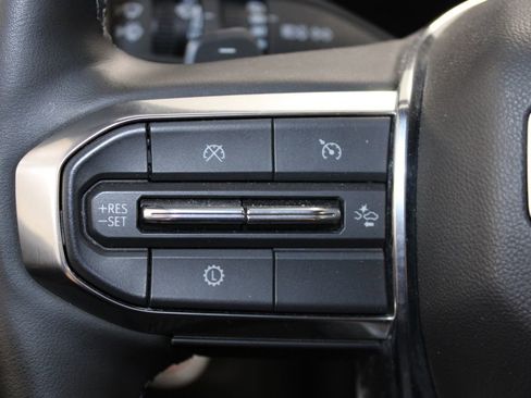 Used 2025 GMC Yukon XL Denali AWD/4WD image 23
