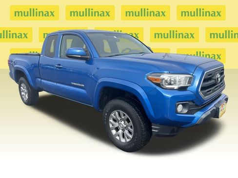 Used 2017 Toyota Tacoma SR5 image 1