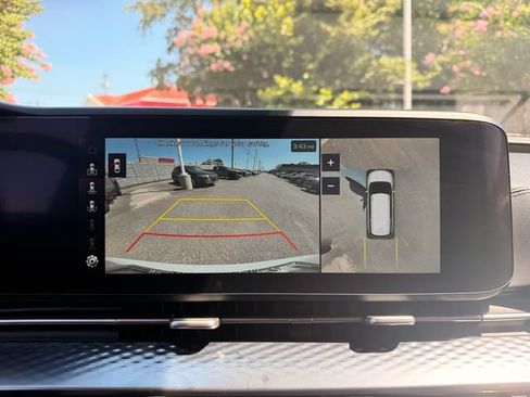 Certified 2023 Kia Carnival SX Prestige FWD image 17