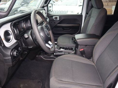 Used 2024 Jeep Wrangler Unlimited Sahara AWD/4WD image 15