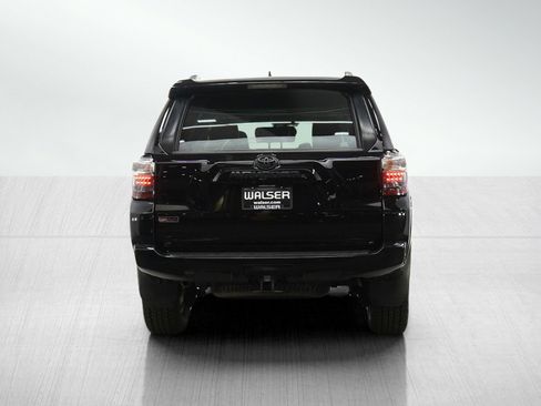 Used 2017 Toyota 4Runner SR5 Premium image 4