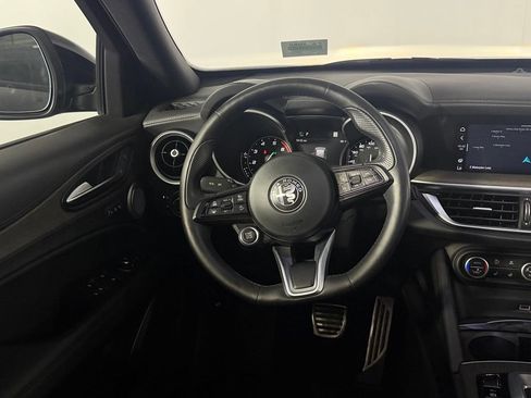 Used 2022 Alfa Romeo Stelvio Ti AWD/4WD image 15