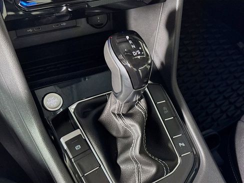 New 2025 Volkswagen Taos SEL image 18