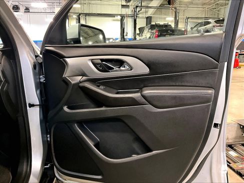 Used 2022 Chevrolet Traverse LT AWD/4WD image 12