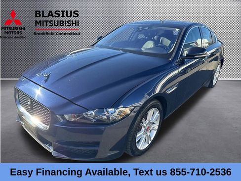 Used 2017 Jaguar XE Premium RWD image 8