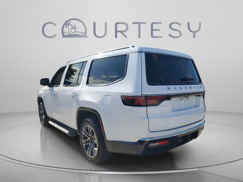 Used 2024 Jeep Wagoneer Series II w/ Flexible Seating Group RWD image 2