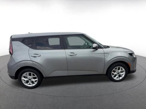 Used 2025 Kia Soul LX w/ LX Technology Package FWD image 13