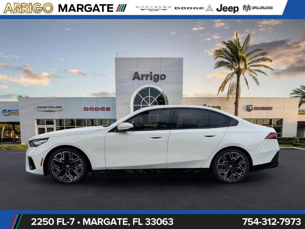 Used 2025 BMW i5 xDrive40 w/ M Sport Package AWD/4WD image 4