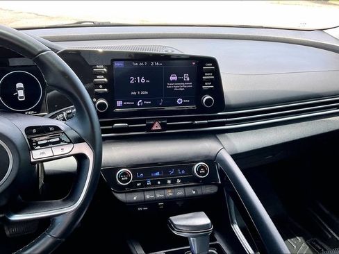 Used 2022 Hyundai Elantra SEL w/ Convenience + Premium Package FWD image 9