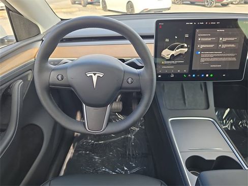 Used 2025 Tesla Model Y Long Range image 10