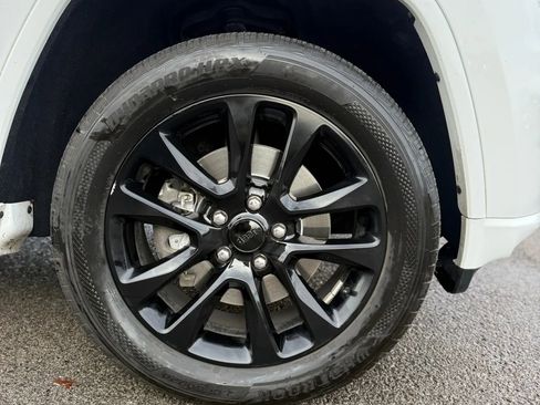 Used 2021 Jeep Grand Cherokee Laredo X image 31