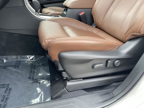 Used 2021 Subaru Ascent Touring AWD/4WD image 18
