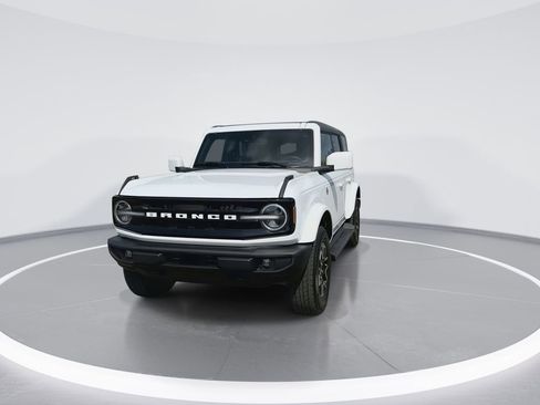 Used 2025 Ford Bronco Outer Banks AWD/4WD image 2