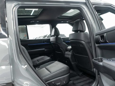 Used 2024 Hyundai Santa Fe Calligraphy AWD/4WD image 12