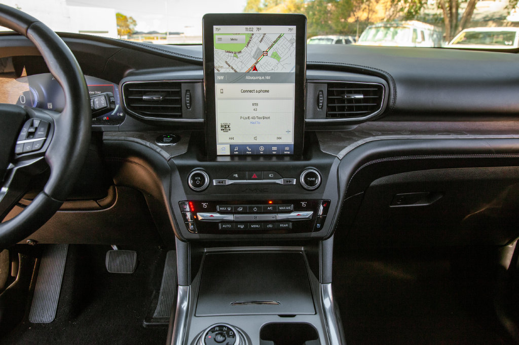 Used 2020 Ford Explorer Platinum w/ Premium Technology Package AWD/4WD image 13