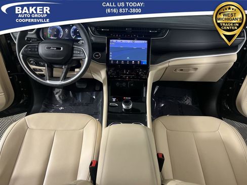 Used 2024 Jeep Grand Cherokee Limited w/ Black Appearance Package image 22