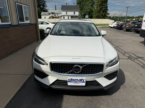 Used 2022 Volvo V60 T5 Cross Country AWD/4WD image 2