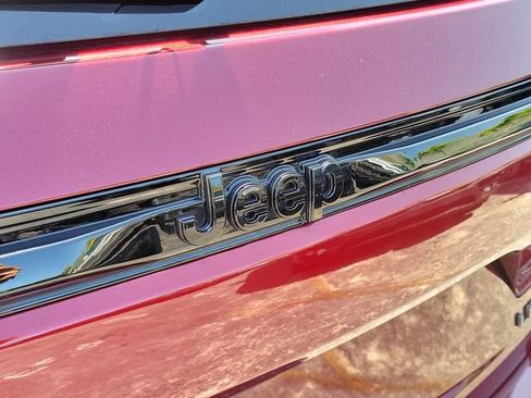 Used 2025 Jeep Grand Cherokee Limited w/ Black Appearance Package RWD image 5