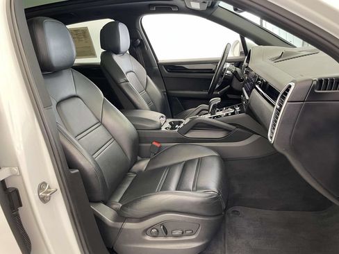 Certified 2023 Porsche Cayenne AWD/4WD image 23