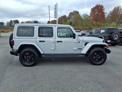 Used 2023 Jeep Wrangler Altitude image 3