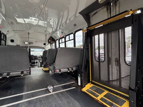 Used 2009 Ford E-450 and Econoline 450 RWD image 11