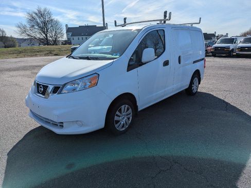 Used 2017 Nissan NV200 SV w/ Back Door Glass Package image 2