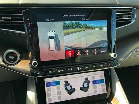 Used 2023 Jeep Grand Wagoneer Series II image 7