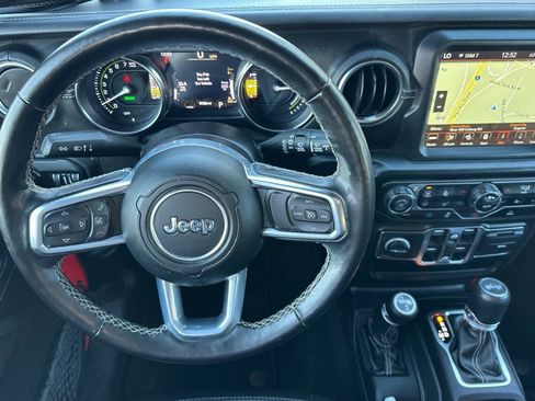 Used 2022 Jeep Wrangler Unlimited Sahara w/ Cold Weather Group AWD/4WD image 15