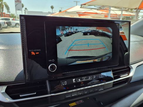 Certified 2025 Toyota Sienna LE FWD image 24
