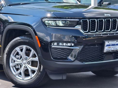 Used 2023 Jeep Grand Cherokee Limited w/ Trailer Tow Prep Group (B) AWD/4WD image 3