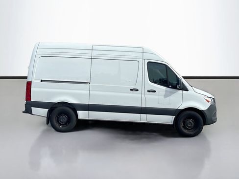 Used 2024 Mercedes-Benz Sprinter 2500 image 2