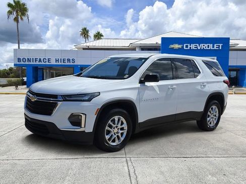 Used 2023 Chevrolet Traverse LS FWD image 2